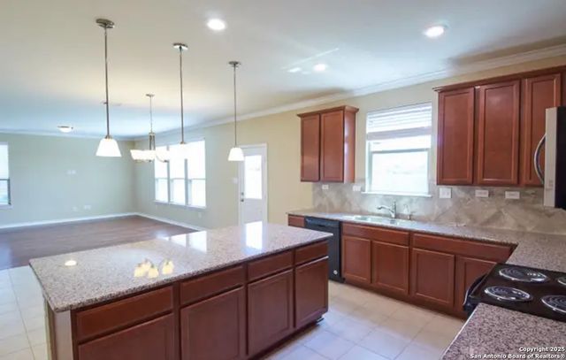 223 anchor, Universal City, TX 78148