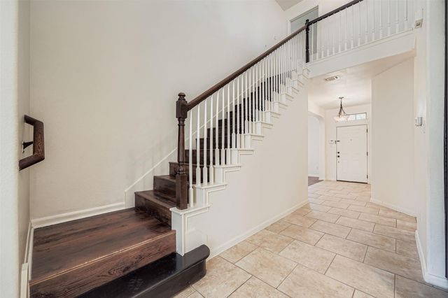 212 Great Circle CV, Austin, TX 78717