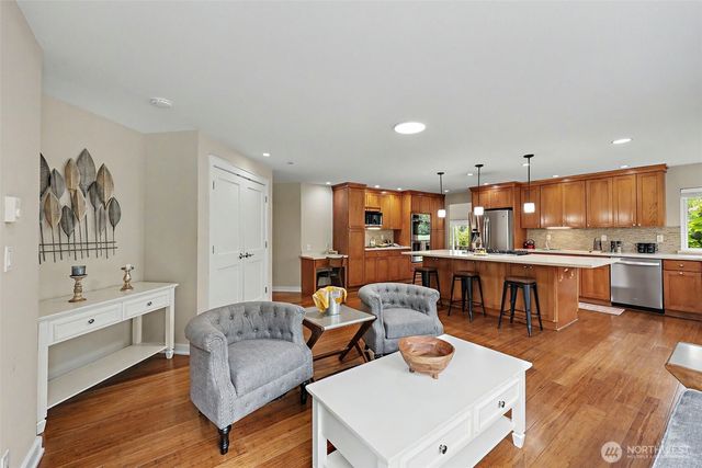 1216 88th Place NE, Clyde Hill, WA 98004