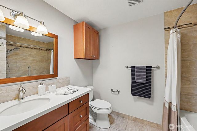 1216 88th Place NE, Clyde Hill, WA 98004