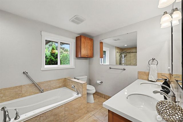 1216 88th Place NE, Clyde Hill, WA 98004