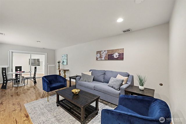 1216 88th Place NE, Clyde Hill, WA 98004