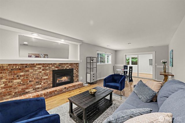 1216 88th Place NE, Clyde Hill, WA 98004