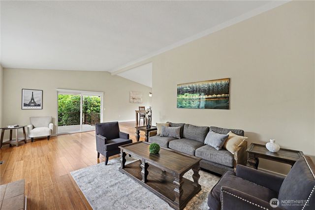 1216 88th Place NE, Clyde Hill, WA 98004