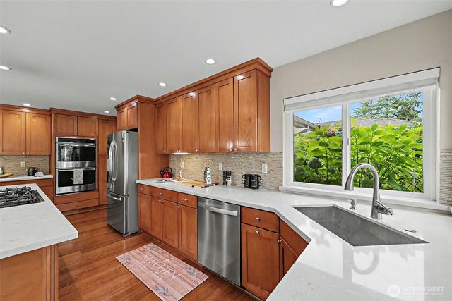 1216 88th Place NE, Clyde Hill, WA 98004