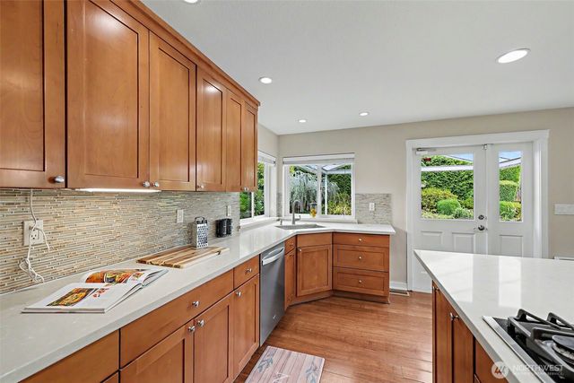 1216 88th Place NE, Clyde Hill, WA 98004