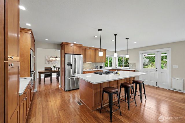 1216 88th Place NE, Clyde Hill, WA 98004