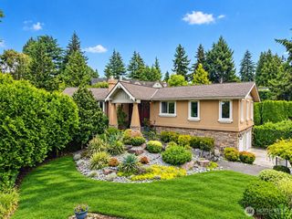 1216 88th Place NE, Clyde Hill, WA 98004