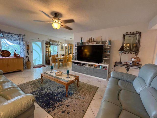 175 Bedford G, West Palm Beach, FL 33417