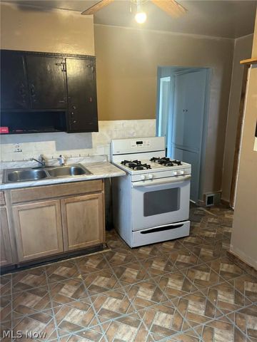 828 Marmion Avenue, Youngstown, OH 44502