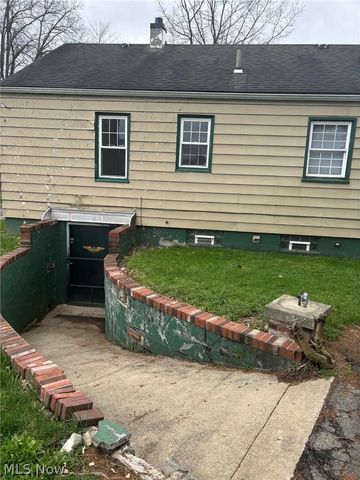 828 Marmion Avenue, Youngstown, OH 44502