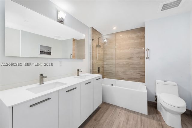 1300 Brickell Bay Dr 1905, Miami, FL 33131