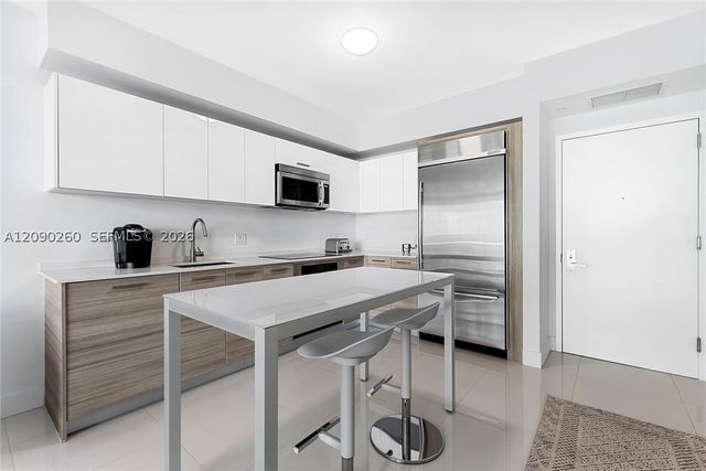 1300 Brickell Bay Dr 1905, Miami, FL 33131