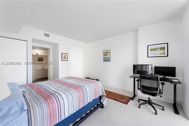 1300 Brickell Bay Dr 1905, Miami, FL 33131