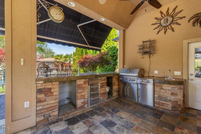 1072 Castlewood Drive, Medford, OR 97504