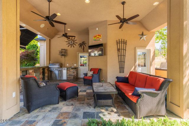 1072 Castlewood Drive, Medford, OR 97504