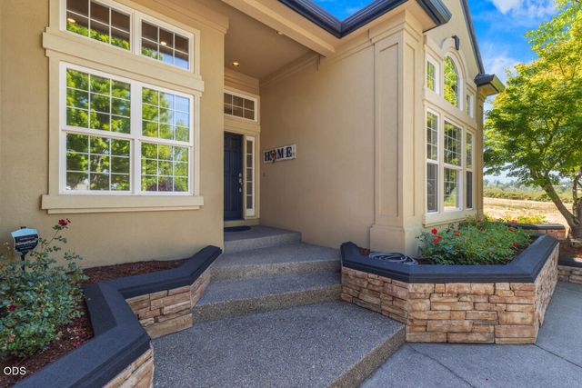 1072 Castlewood Drive, Medford, OR 97504