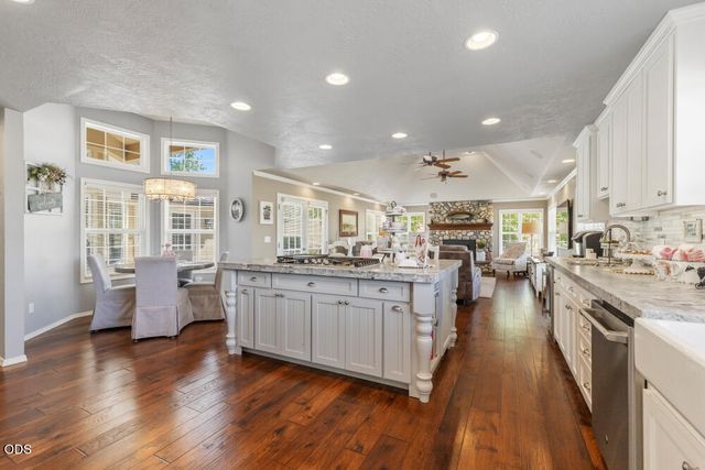 1072 Castlewood Drive, Medford, OR 97504