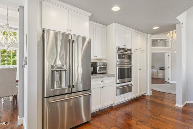 1072 Castlewood Drive, Medford, OR 97504