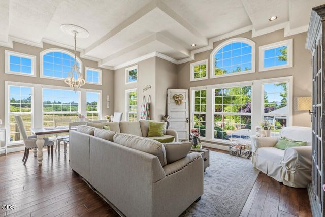 1072 Castlewood Drive, Medford, OR 97504