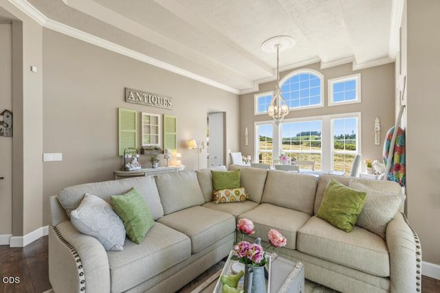 1072 Castlewood Drive, Medford, OR 97504