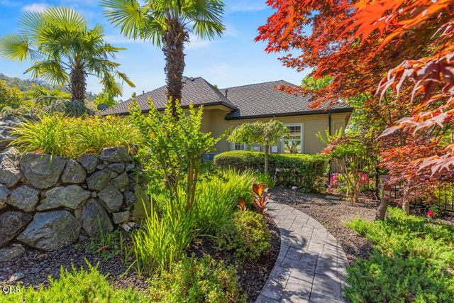 1072 Castlewood Drive, Medford, OR 97504