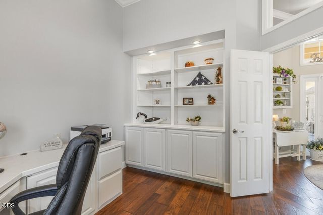 1072 Castlewood Drive, Medford, OR 97504