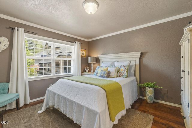 1072 Castlewood Drive, Medford, OR 97504