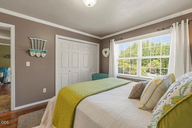 1072 Castlewood Drive, Medford, OR 97504