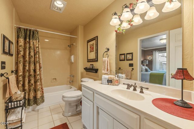 1072 Castlewood Drive, Medford, OR 97504