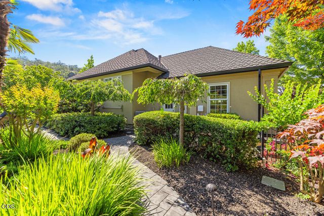 1072 Castlewood Drive, Medford, OR 97504
