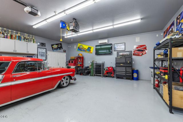 1072 Castlewood Drive, Medford, OR 97504