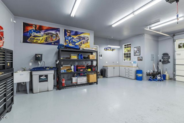 1072 Castlewood Drive, Medford, OR 97504