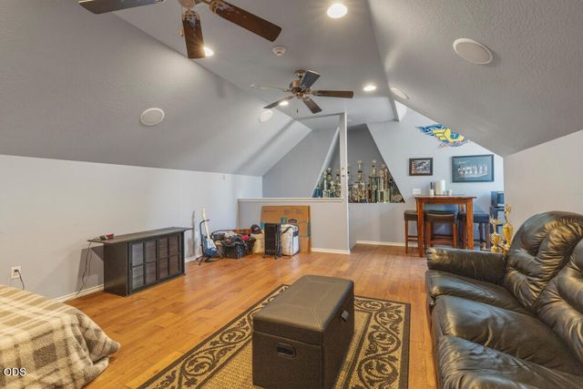 1072 Castlewood Drive, Medford, OR 97504