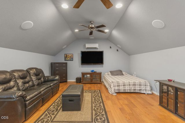 1072 Castlewood Drive, Medford, OR 97504