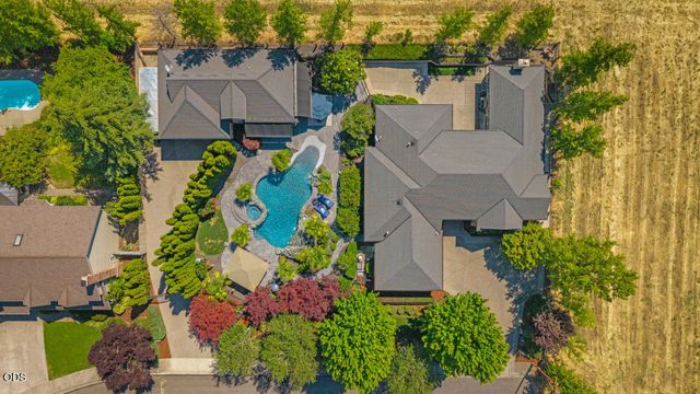 1072 Castlewood Drive, Medford, OR 97504