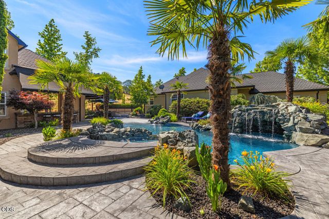 1072 Castlewood Drive, Medford, OR 97504