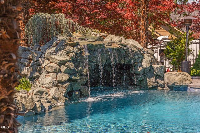 1072 Castlewood Drive, Medford, OR 97504