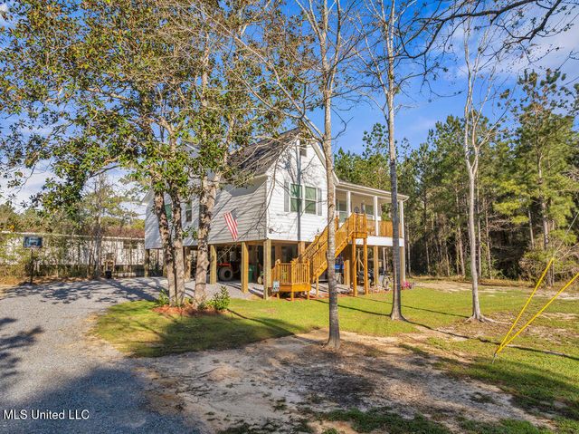 6015 Choctaw Place, Kiln, MS 39556