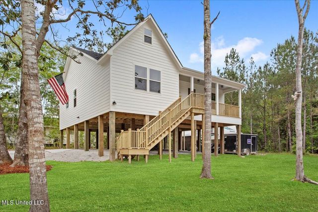 6015 Choctaw Place, Kiln, MS 39556