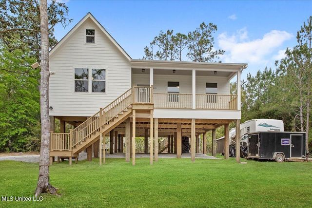 6015 Choctaw Place, Kiln, MS 39556