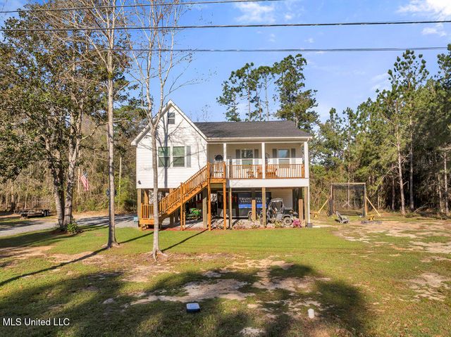 6015 Choctaw Place, Kiln, MS 39556