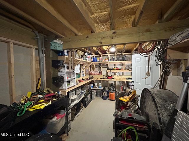 6015 Choctaw Place, Kiln, MS 39556