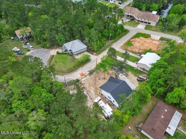 6015 Choctaw Place, Kiln, MS 39556