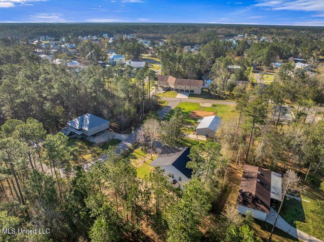 6015 Choctaw Place, Kiln, MS 39556