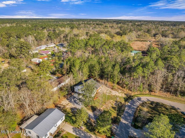 6015 Choctaw Place, Kiln, MS 39556