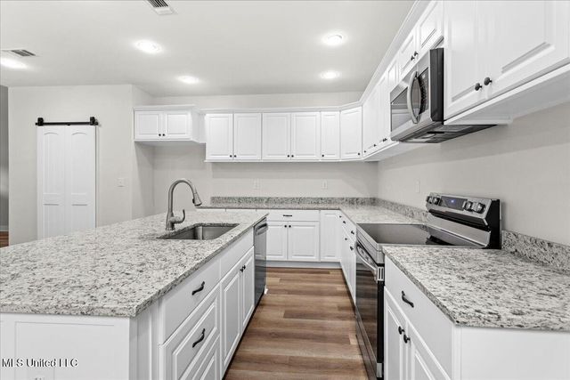 6015 Choctaw Place, Kiln, MS 39556