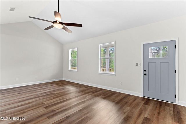 6015 Choctaw Place, Kiln, MS 39556