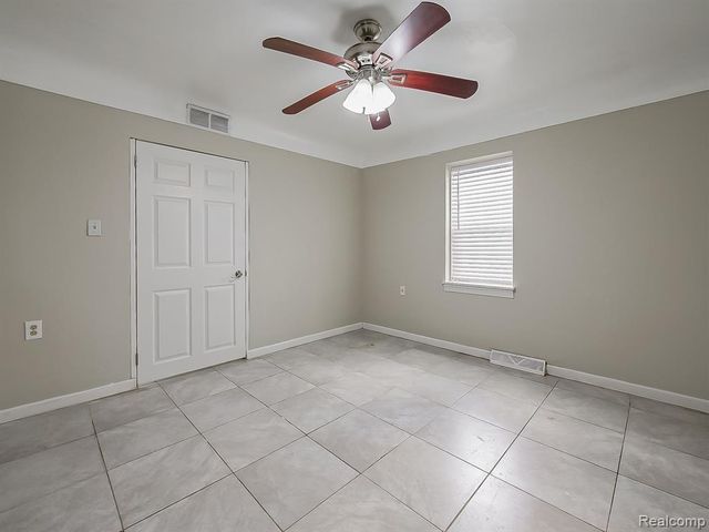 25323 Orchard Lake Road, Farmington, MI 48336