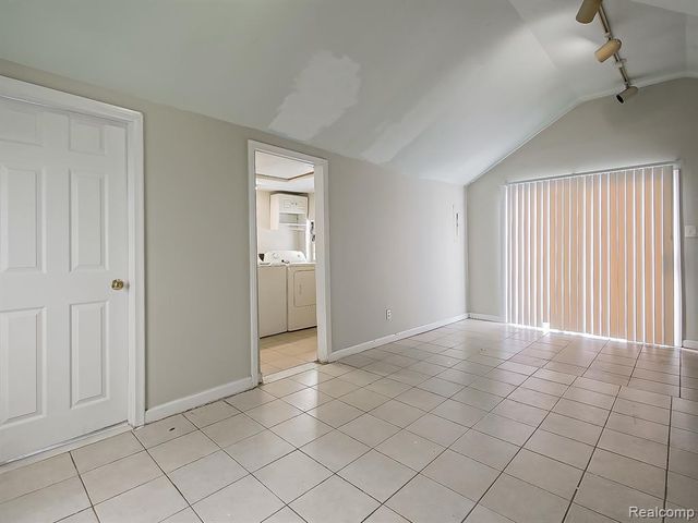 25323 Orchard Lake Road, Farmington, MI 48336